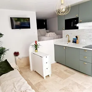 Appartement Au Bas Des Cretes En Bas De A Proche De La Et De Marseille, La Ciotat